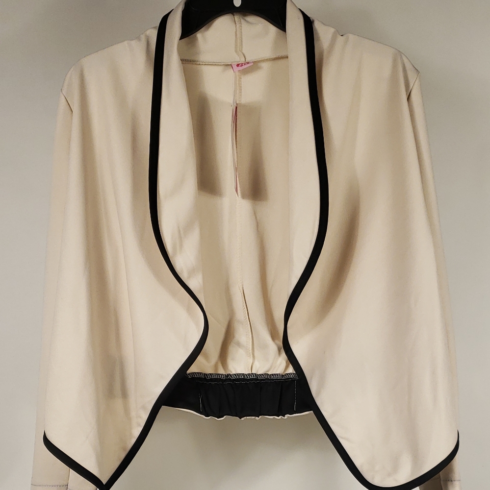 Women. Black& cream. Long sleeve. Short jacket.